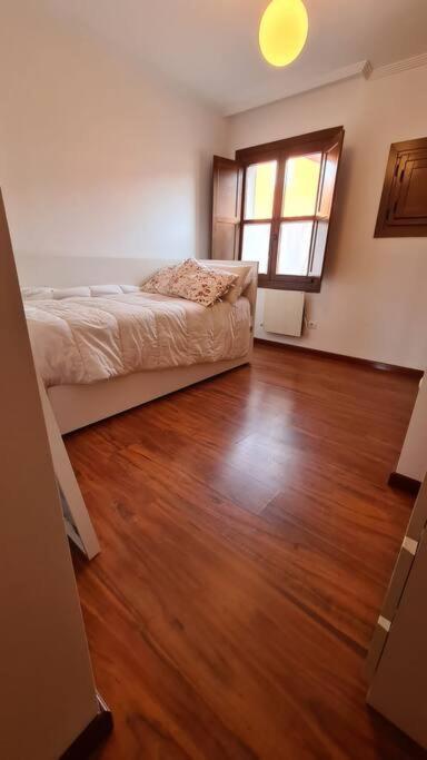 Preciosa Casa Con Jardin En *